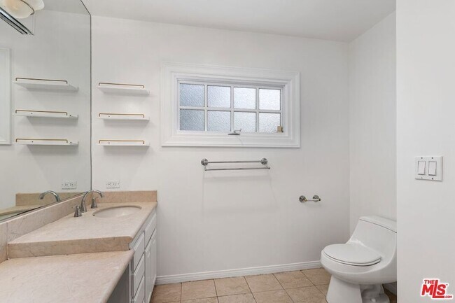 Building Photo - 3640 Meadville Dr