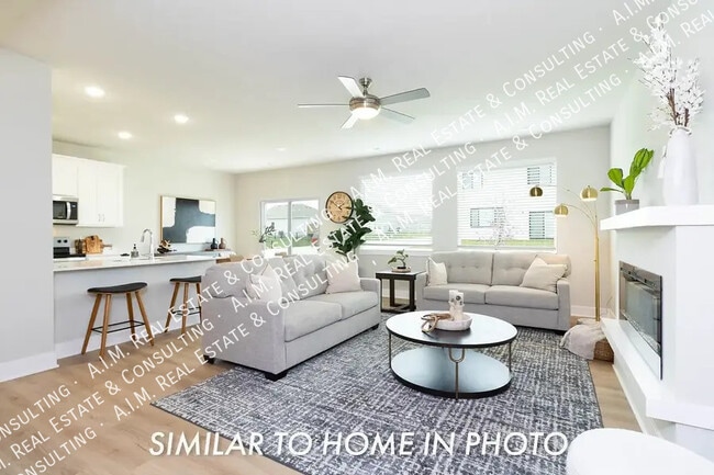 Building Photo - 217 NE Crossing Oaks Ln