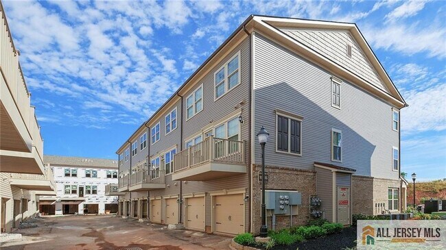 Building Photo - 95 Robeson St