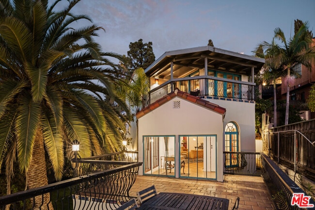 Building Photo - 2002 N Las Palmas Ave