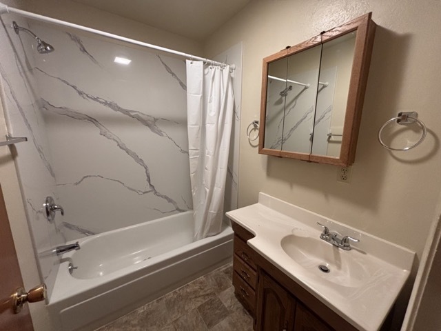 Building Photo - 2847 Moulton Dr
