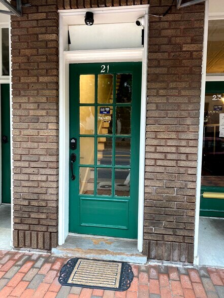 Camera/security Lock Front Door - 21 N Braddock St