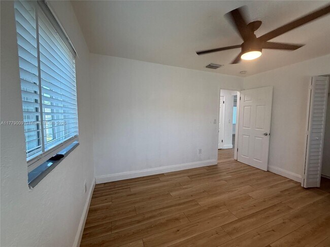 Building Photo - 1040 SW 30th Ave