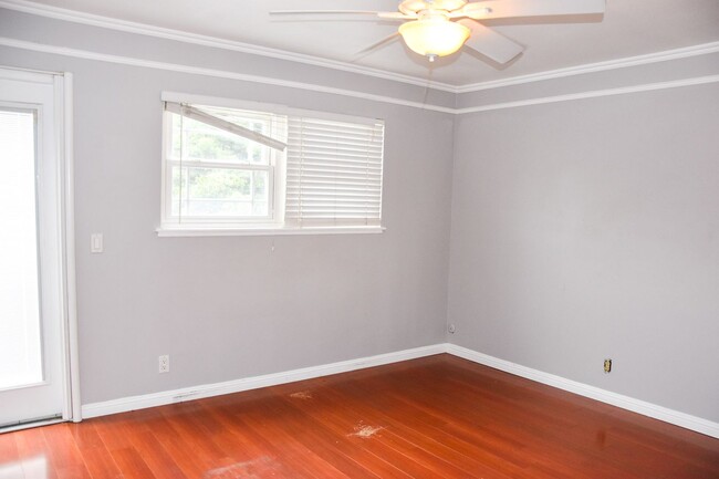 Building Photo - Large Home in North Orange