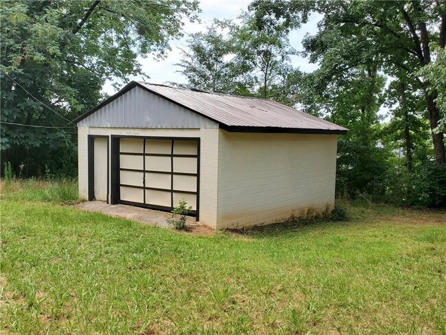 Building Photo - 931 Auburn Rd