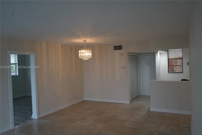 Building Photo - 2999 Point E Dr