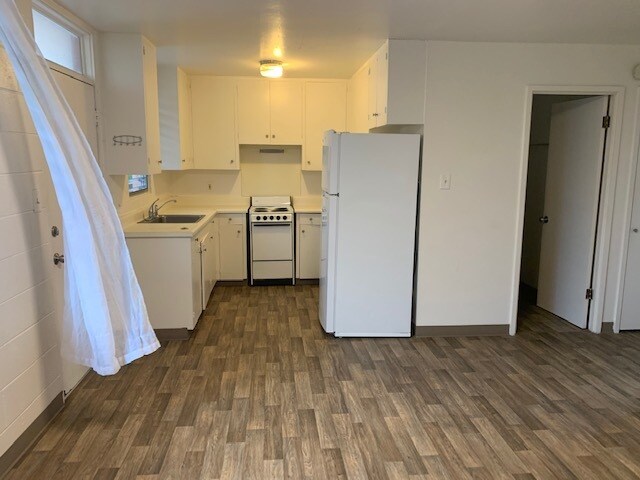 Building Photo - 812 Ekela Ave