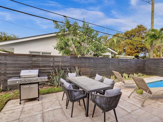 Building Photo - 5501 NE 18th Terrace