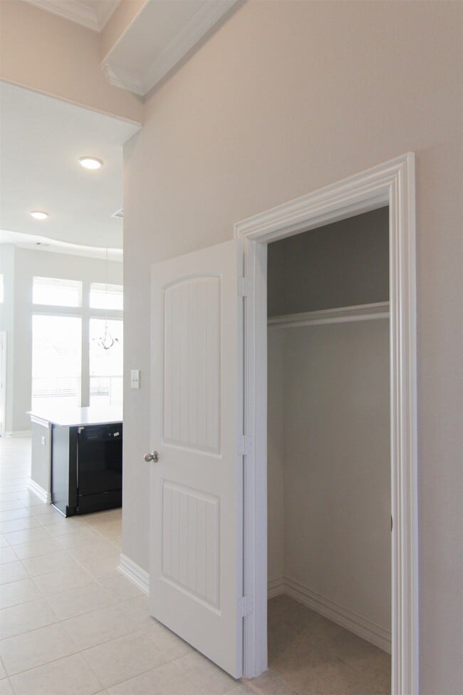 Building Photo - 31811 Dunham Lake Dr