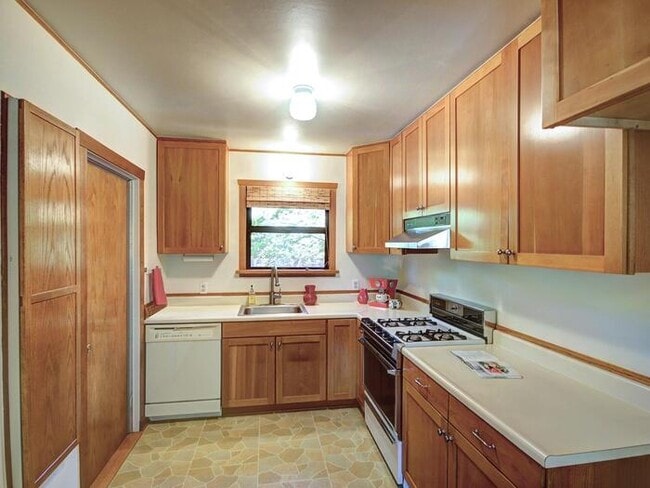 Building Photo - 1417 2nd Ave