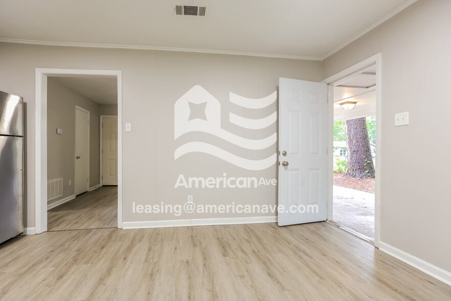 Building Photo - 9601 Comstock Rd