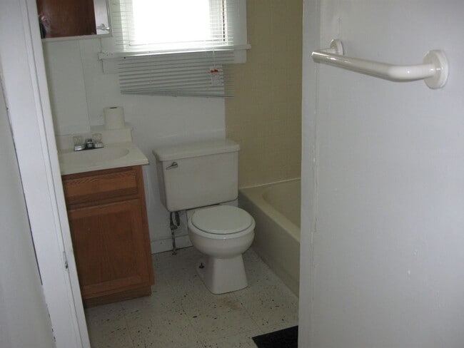 Building Photo - Spacious Madison 4-Bedroom Near Camp Randa...