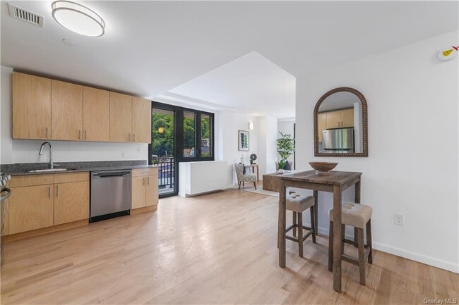 Building Photo - 1108 Brown St