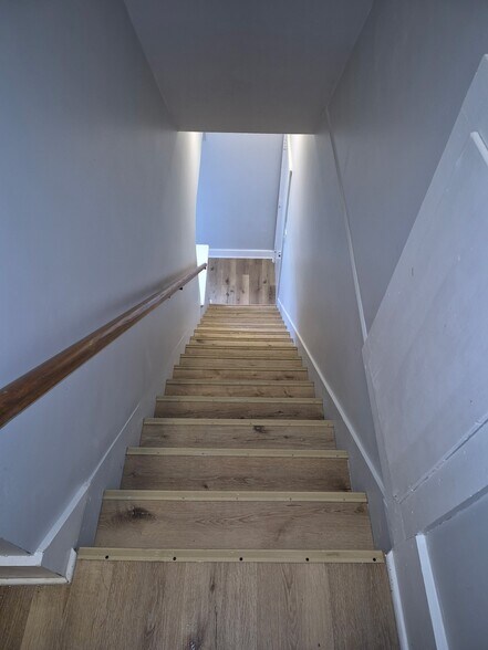 Building Photo - 403 Hopley Ave