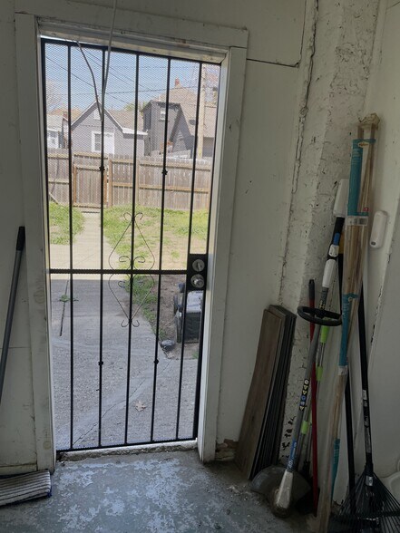 Building Photo - 518 Sandusky Ave