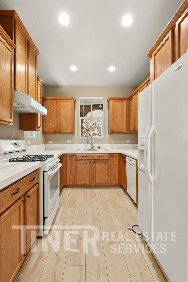 Building Photo - 2371 Snowberry Cir