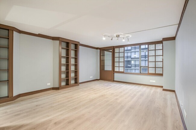 Building Photo - 233 E Erie St