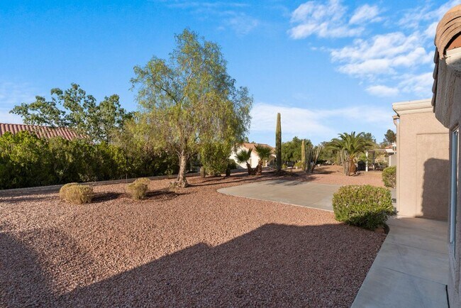 Building Photo - Gorgeous 2 Bed 2 Bath Single Story home in...