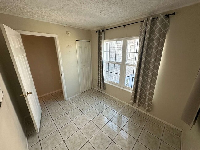 Building Photo - Riverside Community Essex House