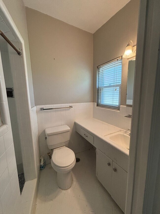 Building Photo - 318 Sprucewood Ln