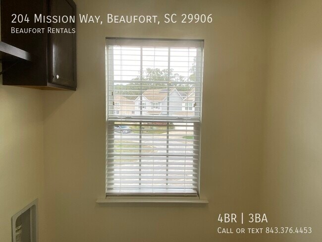 Building Photo - 204 Mission Way