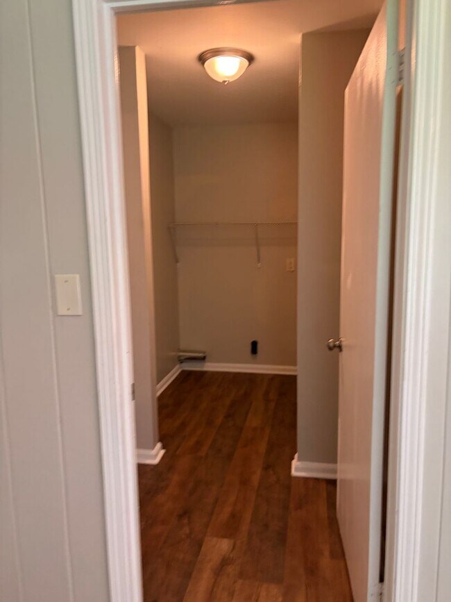Building Photo - Move-In Ready 4BR/3BA Home with Spacious Layout & Large Yard