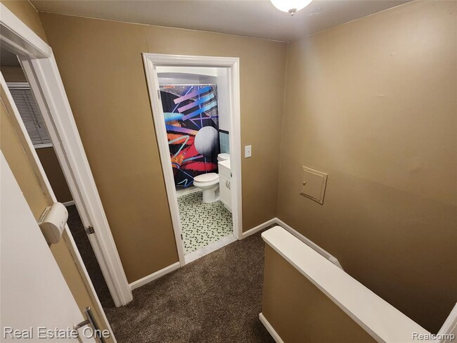 Building Photo - 8741 W Nine Mile Rd