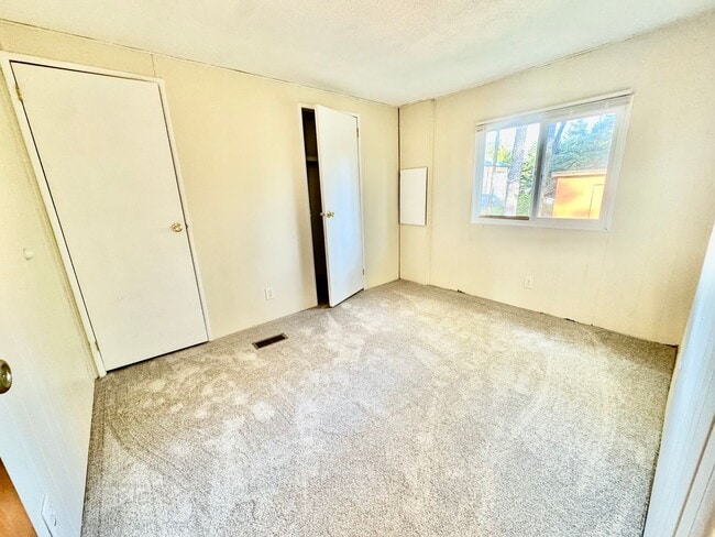 Building Photo - Large Yard 3bd 2ba Home in Long Beach!