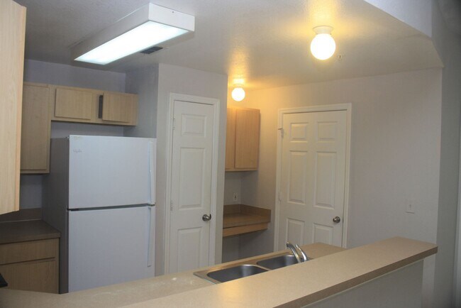 Building Photo - Spacious 2 Bedroom 2 Bath Ocoee Condo