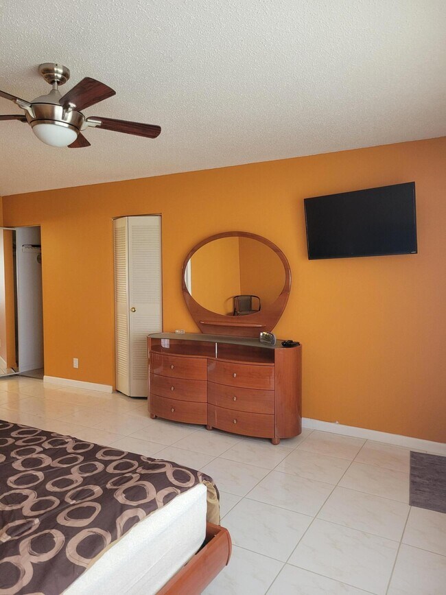 Building Photo - 14629 Canalview Dr