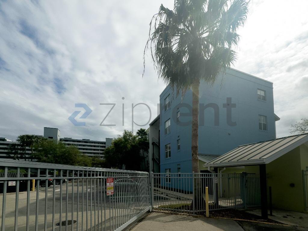 Building Photo - 1501 Doyle Carlton Dr