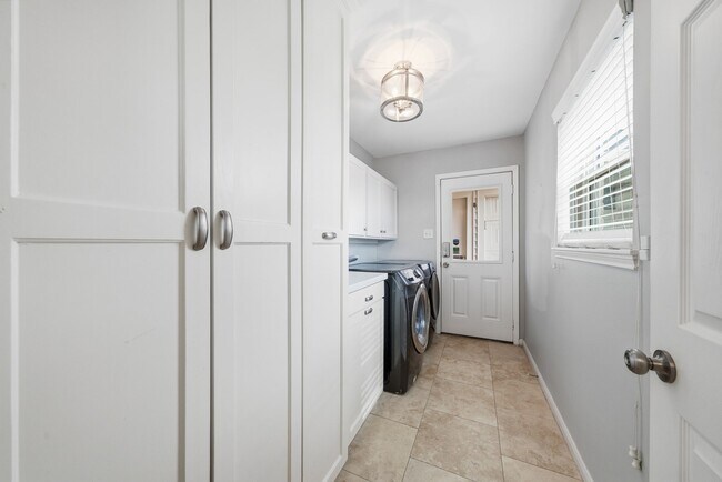 Building Photo - 2502 Hollow Hook Rd