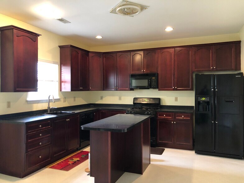 Building Photo - 40 Arbor Cir