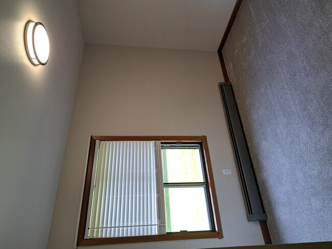 Building Photo - 907 Tayco St