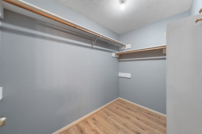 Building Photo - 7 Rockridge Ct