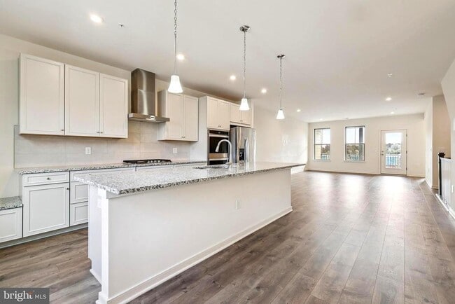 Building Photo - 46007 Woodpecker Sq