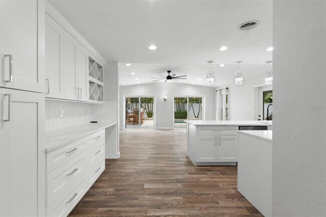Building Photo - 731 Alda Way NE