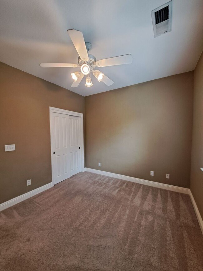 Building Photo - Gorgeous Fresno Residence with Premium Fin...