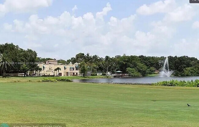 Building Photo - 9230 Lagoon Pl