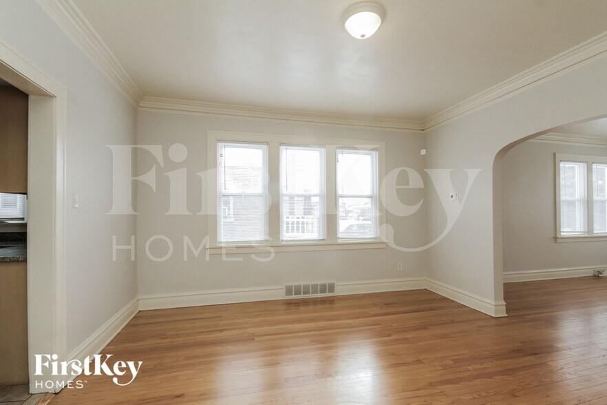 Building Photo - 649 Price Ave