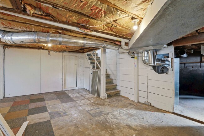 Building Photo - 3402 W Kiernan Ave