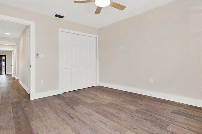 Building Photo - 391 NW 58th Ave