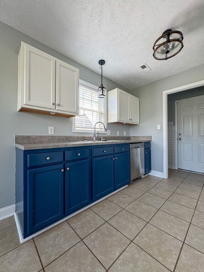 Building Photo - 584 S Buckeye Dr