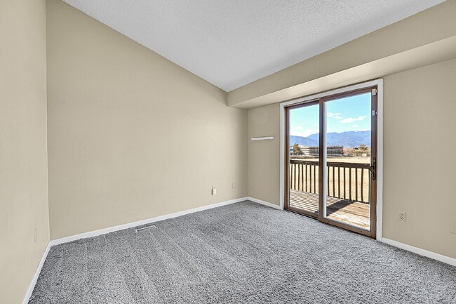 Building Photo - $1,895.00 with $300 OFF First Month's Rent, 2 Bedrooms, 1.5 Bathroom, Single Family Home in Color...