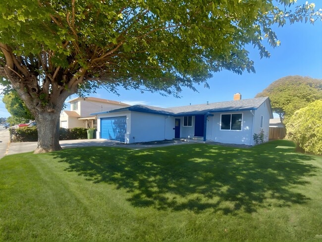 Primary Photo - Modern 3BR/2BA Fremont Home with Stylish U...