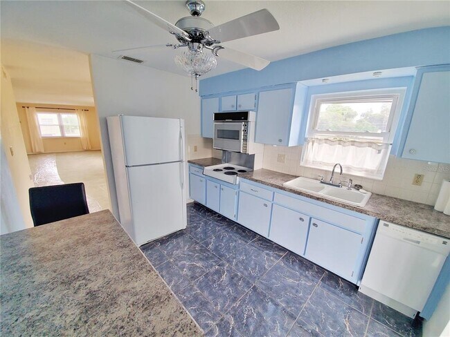 Building Photo - 1000 49th Street N