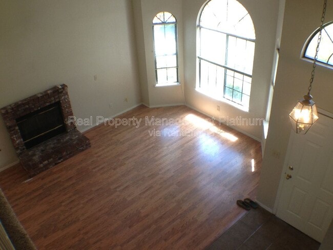 Building Photo - 675 N Claremont Ave