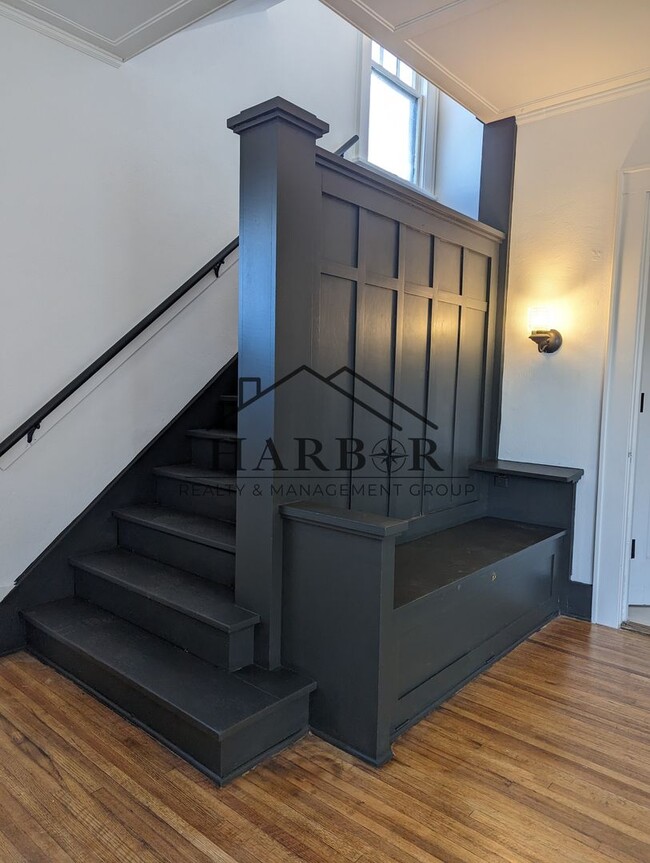 Building Photo - Renovated 3 Bedroom Single Family Home!