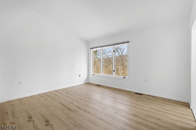 Building Photo - 8 Canada Goose Dr