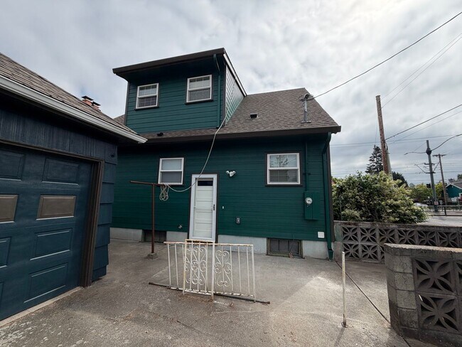 Building Photo - Newly Remodeled 3 bedroom/2 bath Craftsman in Kenton